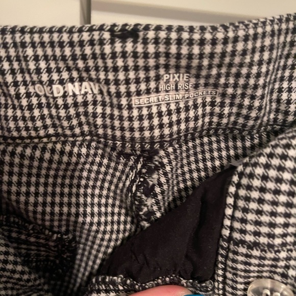 High-Waisted Pixie Ankle Pants - Size 4 - Old Navy - Picture 2 of 5